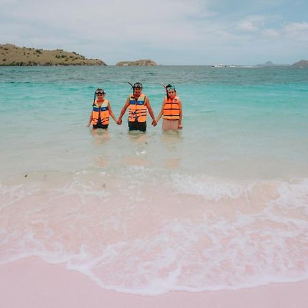 Komodoku One Love Homestay And Tour Labuan Bajo Ngoại thất bức ảnh