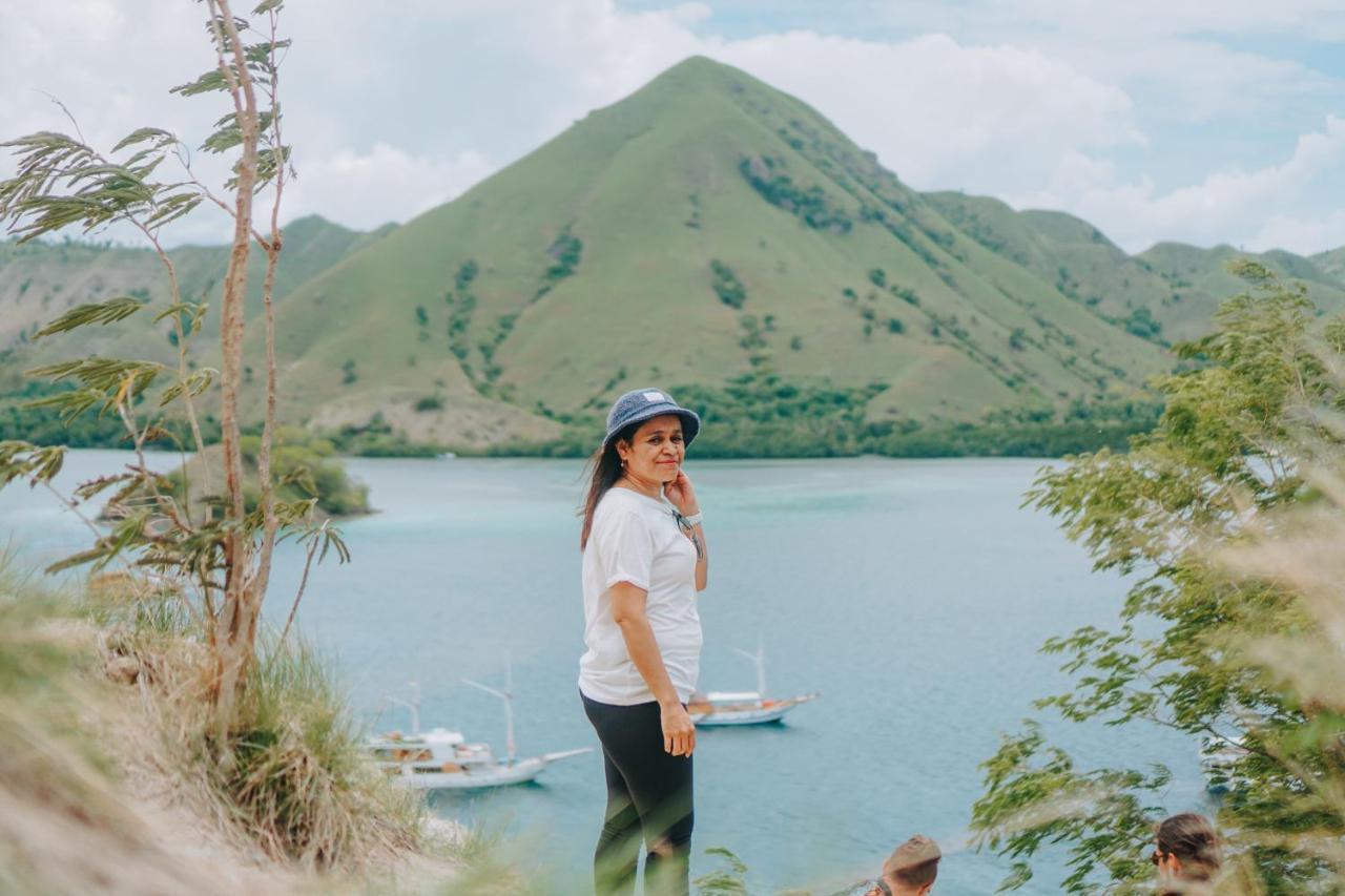 Komodoku One Love Homestay And Tour Labuan Bajo Ngoại thất bức ảnh