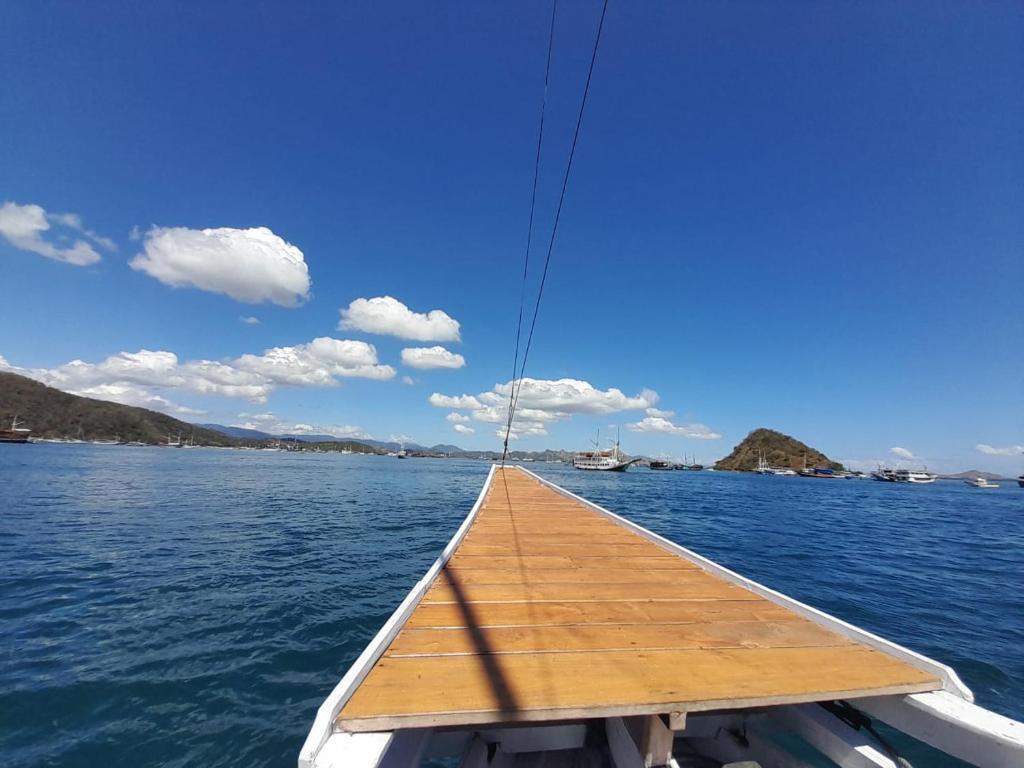 Komodoku One Love Homestay And Tour Labuan Bajo Ngoại thất bức ảnh
