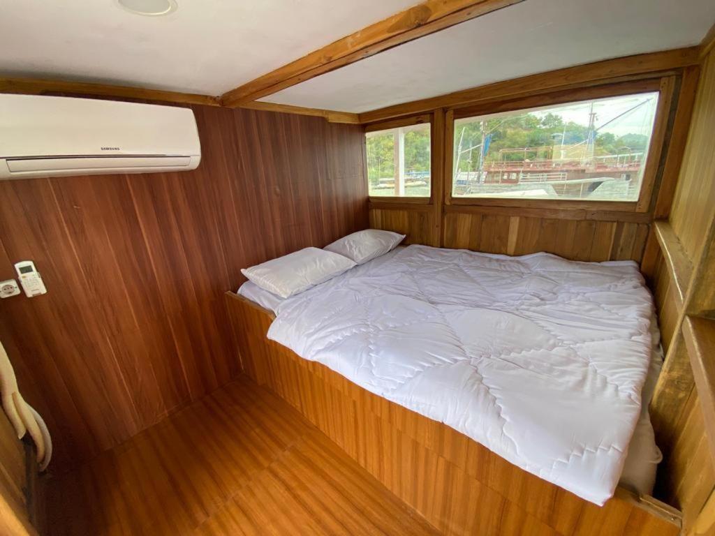 Komodoku One Love Homestay And Tour Labuan Bajo Ngoại thất bức ảnh