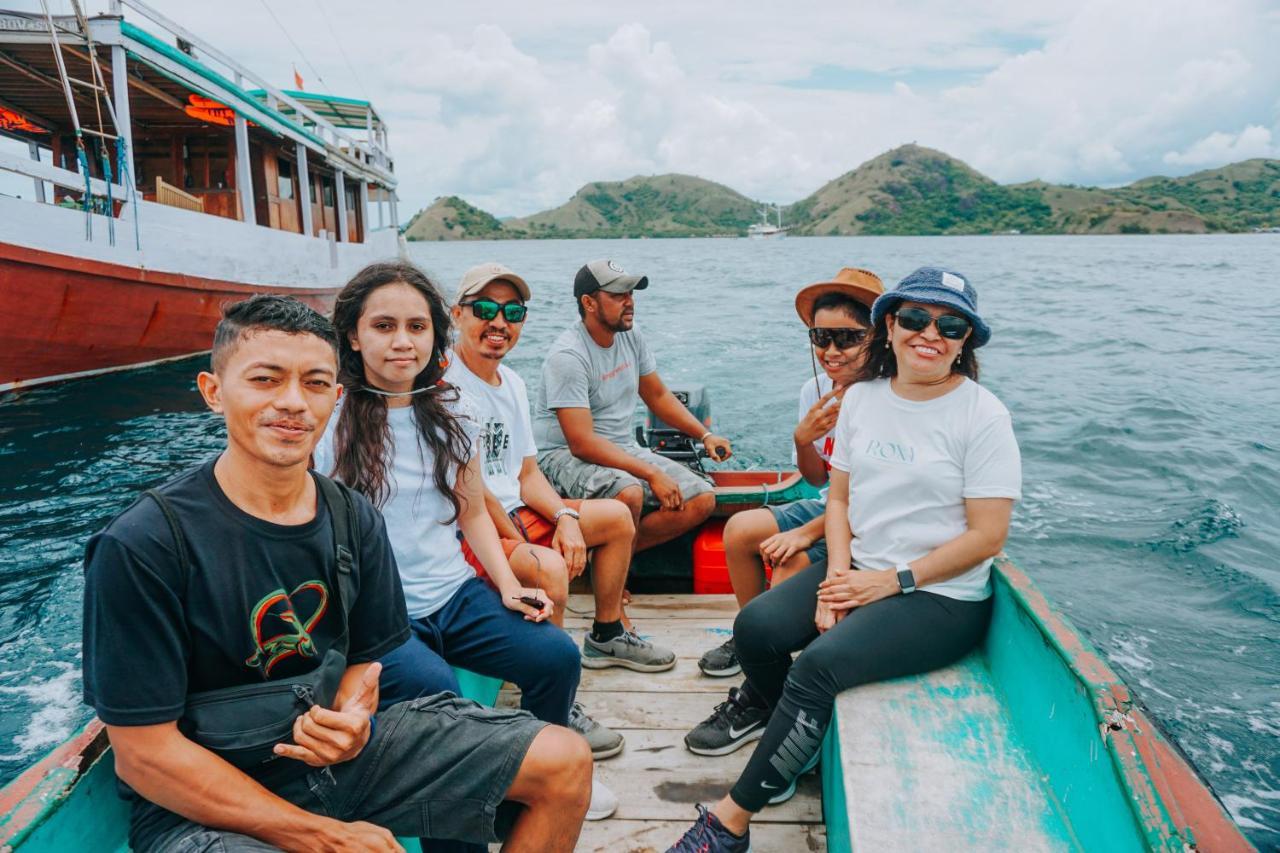 Komodoku One Love Homestay And Tour Labuan Bajo Ngoại thất bức ảnh