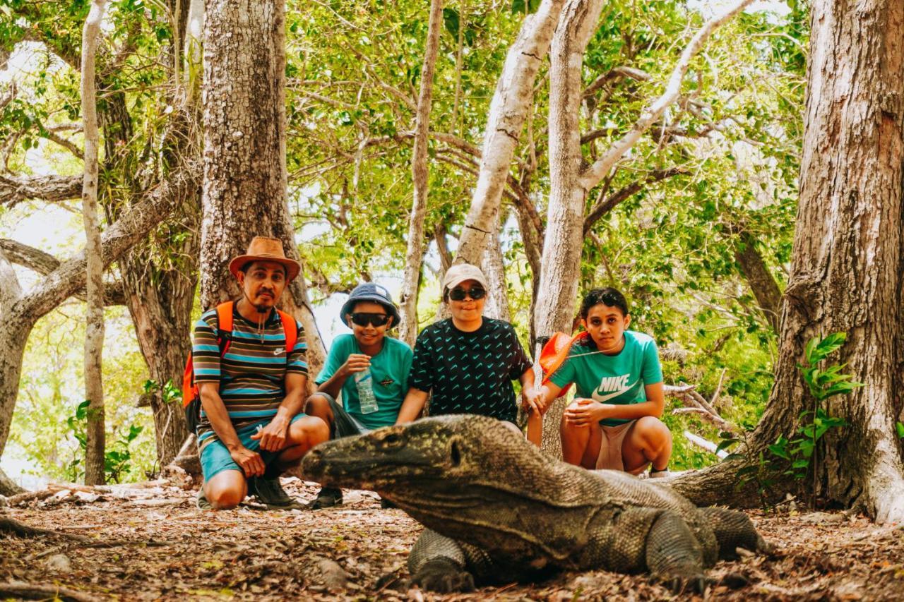 Komodoku One Love Homestay And Tour Labuan Bajo Ngoại thất bức ảnh