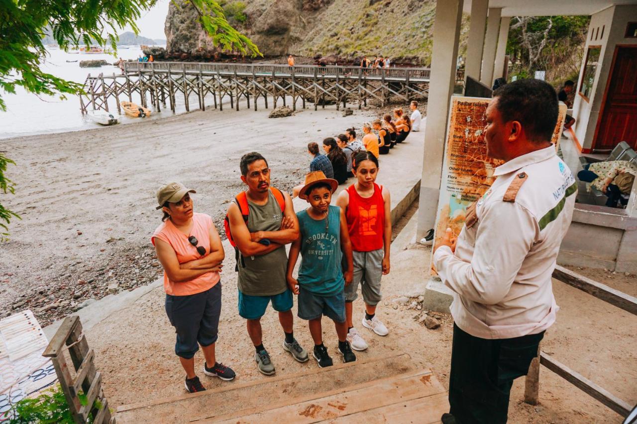 Komodoku One Love Homestay And Tour Labuan Bajo Ngoại thất bức ảnh