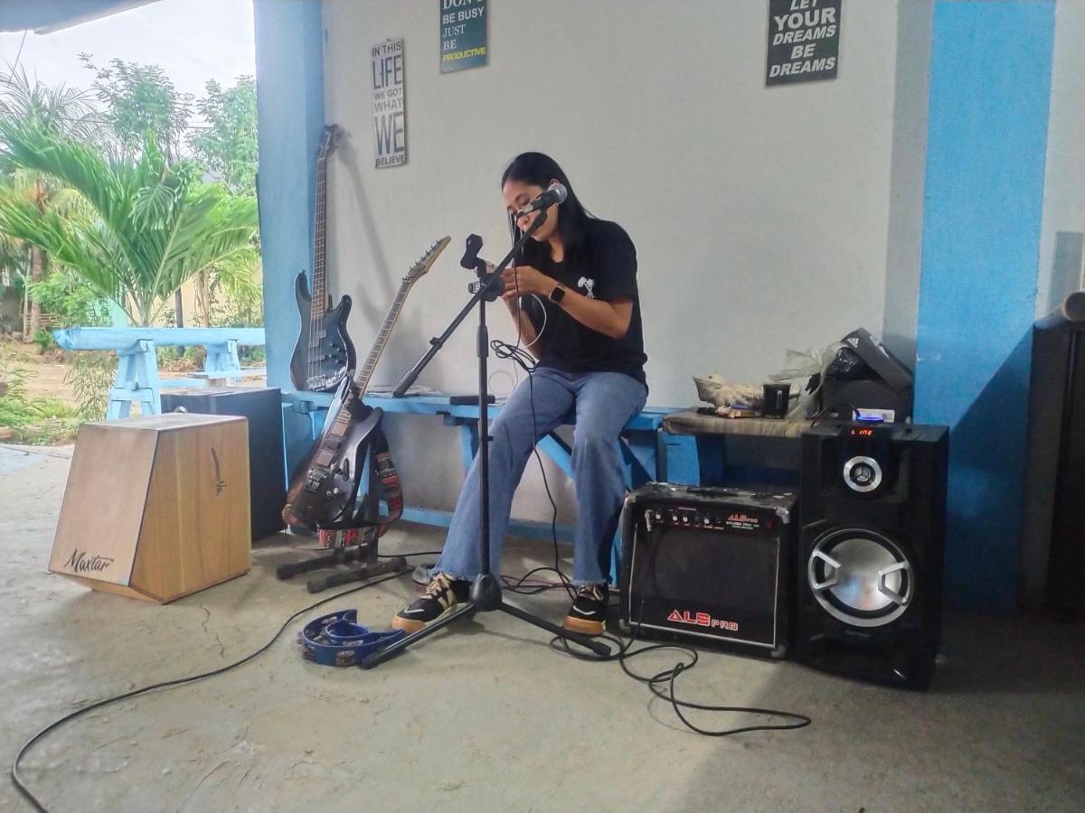 Komodoku One Love Homestay And Tour Labuan Bajo Ngoại thất bức ảnh
