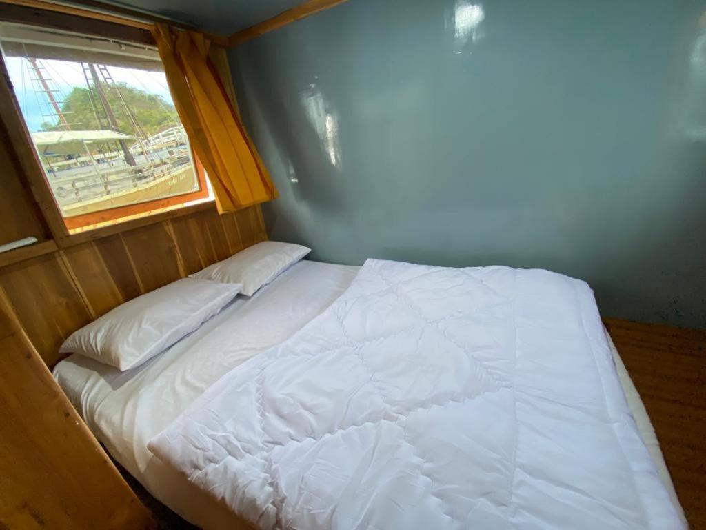 Komodoku One Love Homestay And Tour Labuan Bajo Ngoại thất bức ảnh