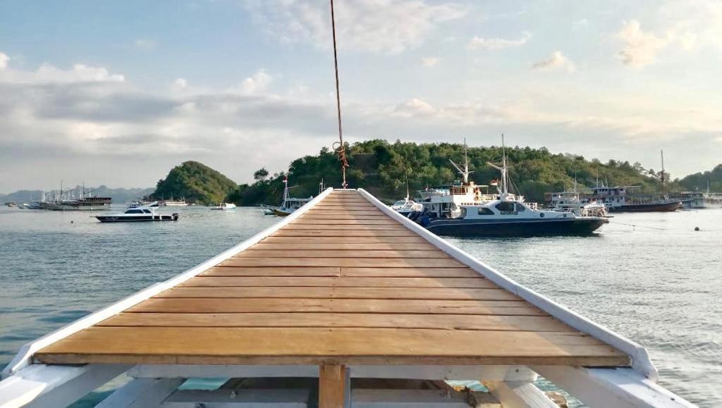 Komodoku One Love Homestay And Tour Labuan Bajo Ngoại thất bức ảnh