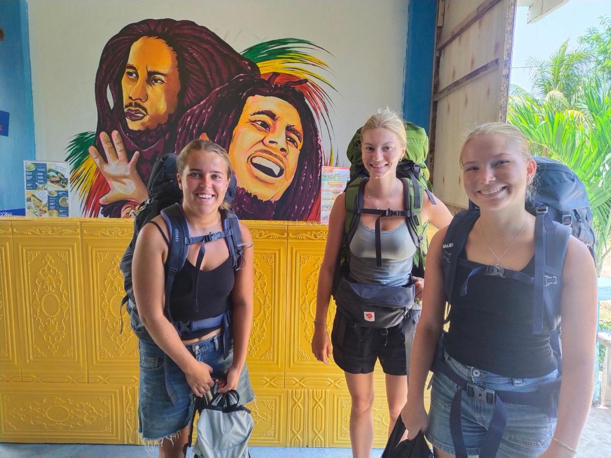 Komodoku One Love Homestay And Tour Labuan Bajo Ngoại thất bức ảnh