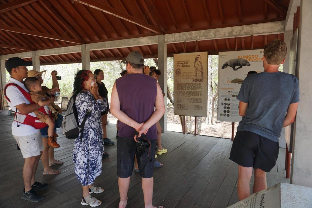 Komodoku One Love Homestay And Tour Labuan Bajo Ngoại thất bức ảnh