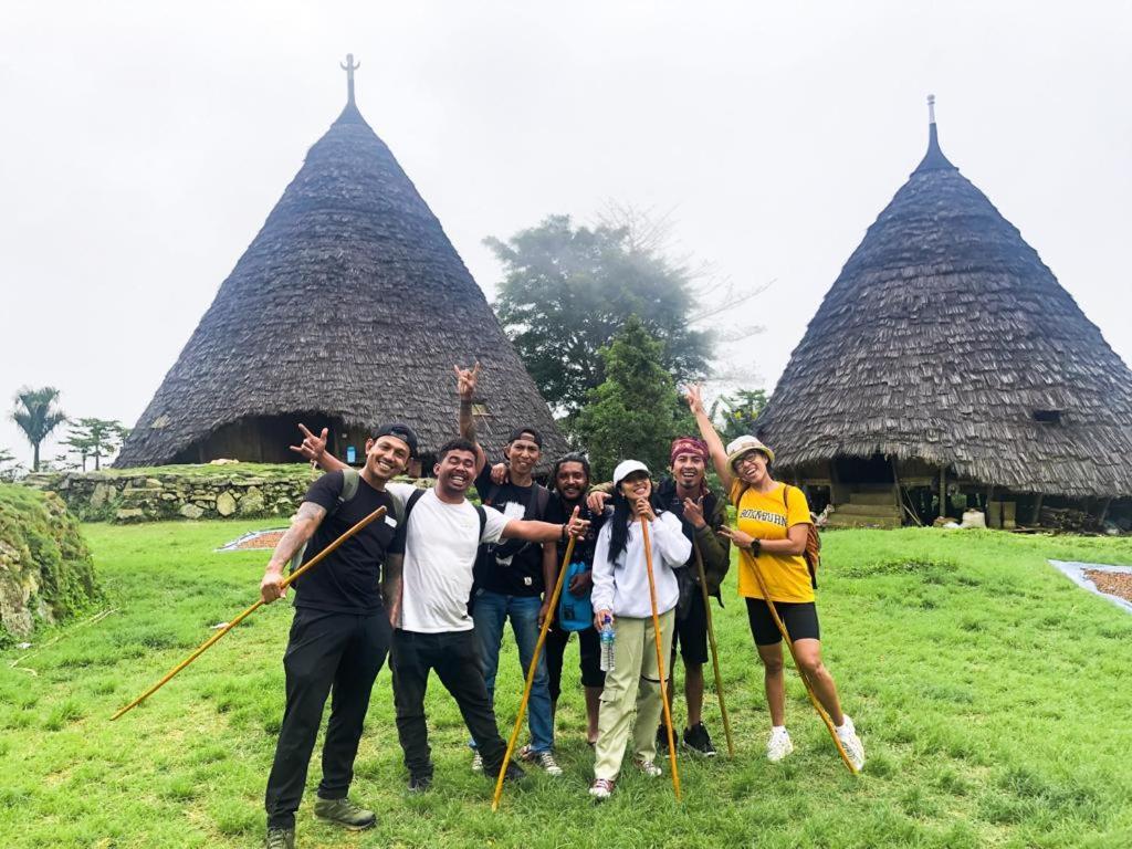 Komodoku One Love Homestay And Tour Labuan Bajo Ngoại thất bức ảnh