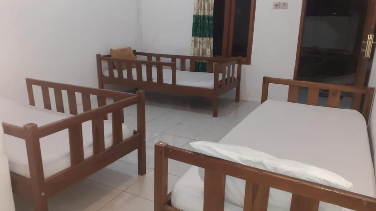 Komodoku One Love Homestay And Tour Labuan Bajo Ngoại thất bức ảnh
