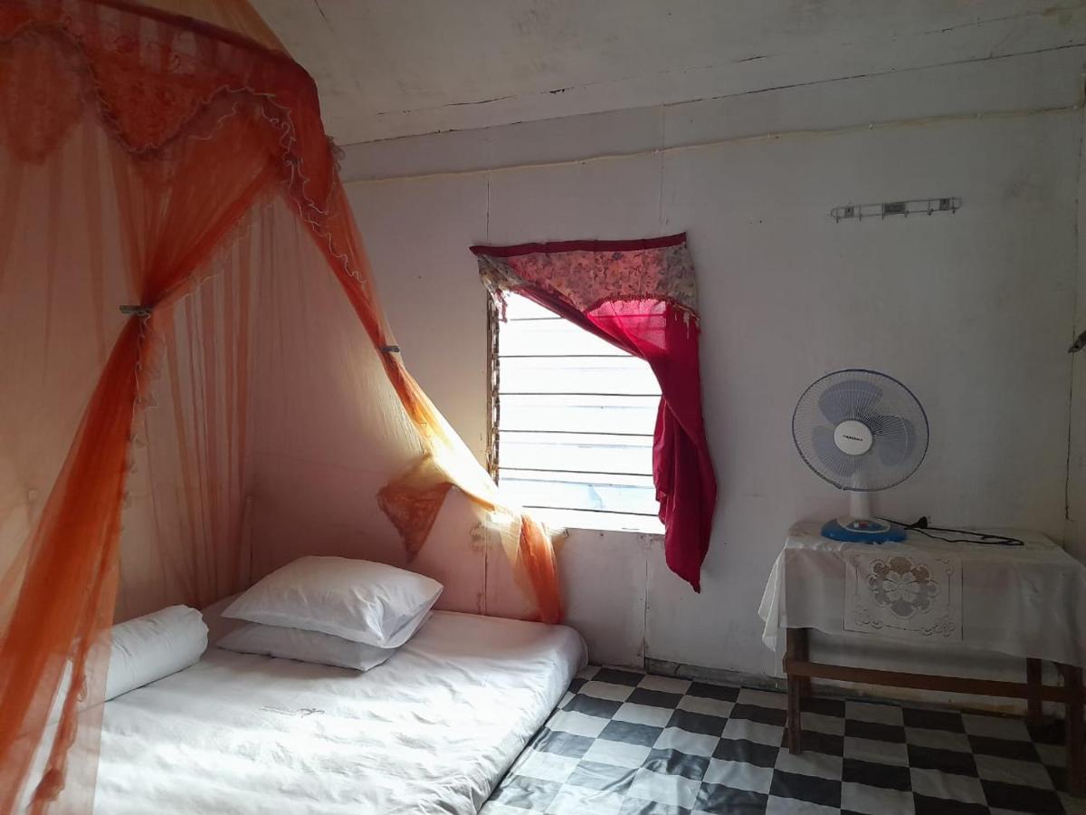 Komodoku One Love Homestay And Tour Labuan Bajo Ngoại thất bức ảnh