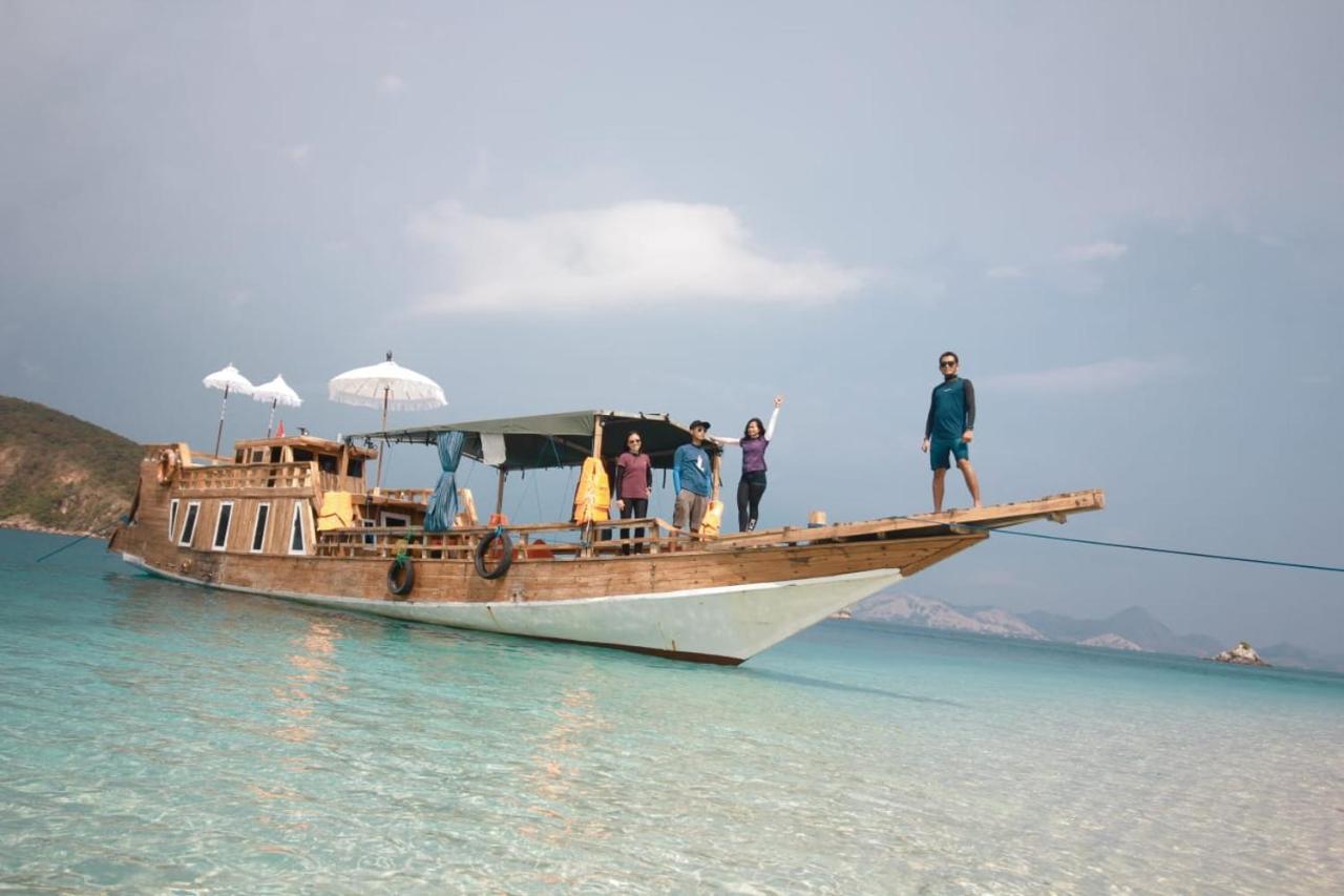 Komodoku One Love Homestay And Tour Labuan Bajo Ngoại thất bức ảnh