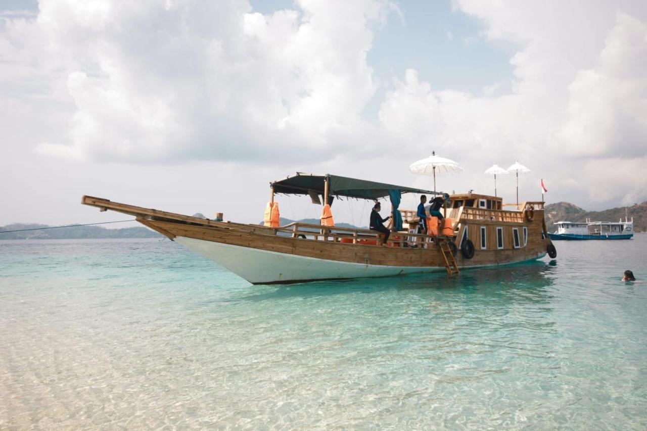 Komodoku One Love Homestay And Tour Labuan Bajo Ngoại thất bức ảnh