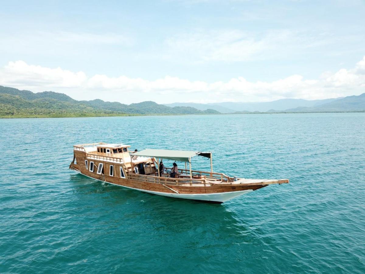 Komodoku One Love Homestay And Tour Labuan Bajo Ngoại thất bức ảnh
