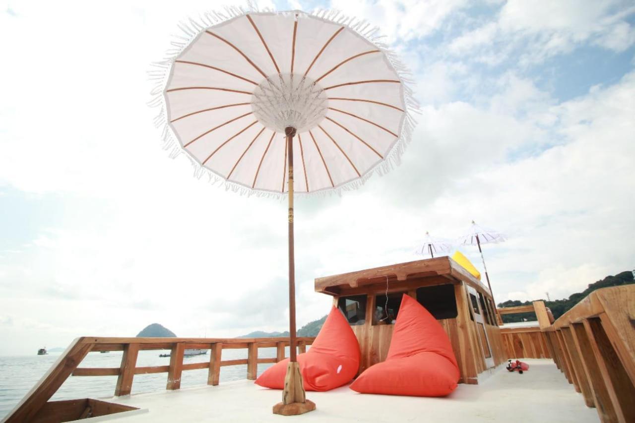 Komodoku One Love Homestay And Tour Labuan Bajo Ngoại thất bức ảnh