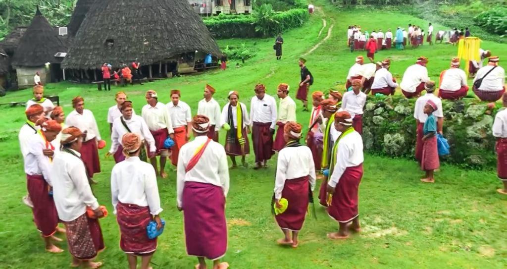 Komodoku One Love Homestay And Tour Labuan Bajo Ngoại thất bức ảnh